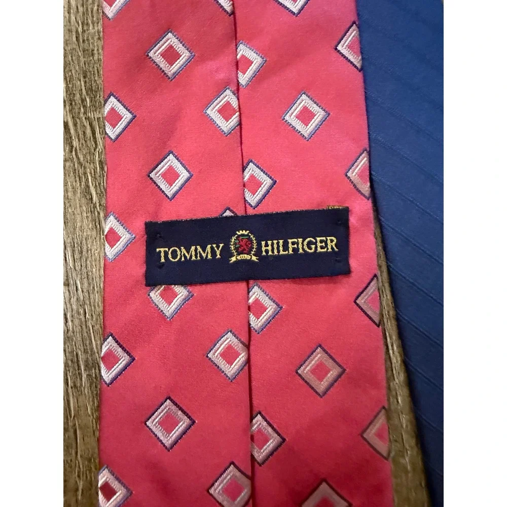 Tommy Hilfiger Mens Pink Geometric Diamond Silk Necktie Navy Blue Accent Tie